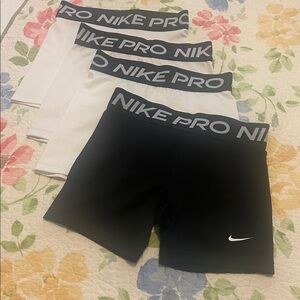 Girls Nike Pro 4 Pr. Black & White Shorts Sz L